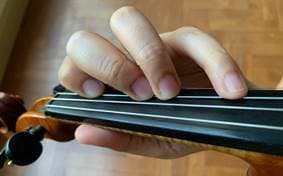 Illustration from How to play in tune on the Violin? By Elaine Khong, October 2021