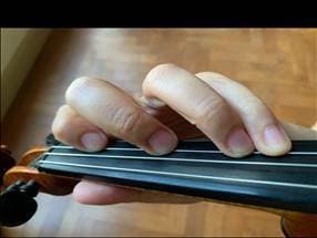 Illustration from How to play in tune on the Violin? By Elaine Khong, October 2021